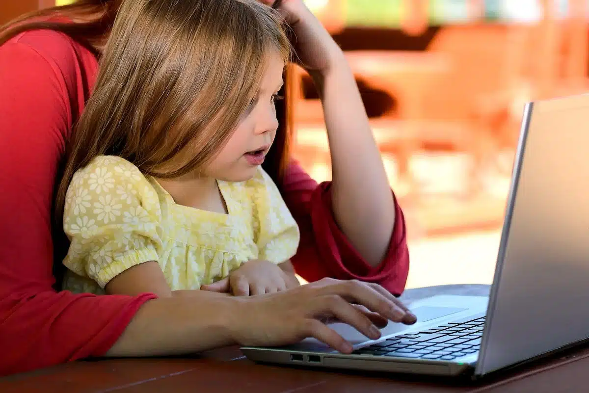 enfants  réseaux sociaux