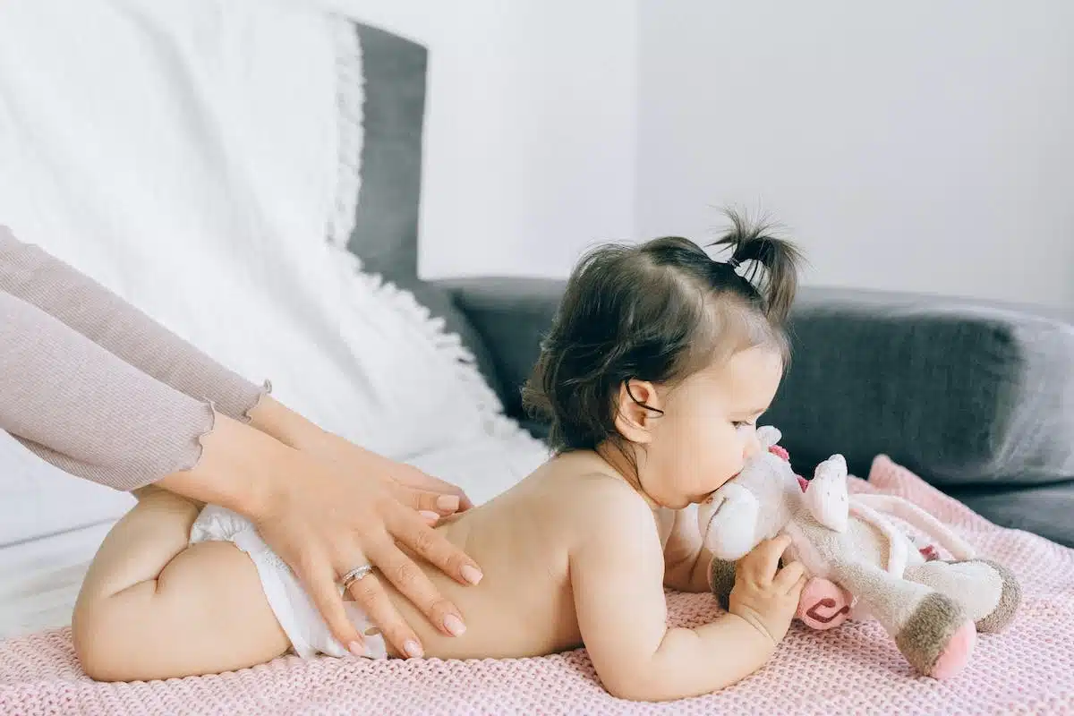 bébé massage