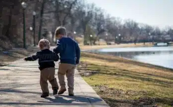 Comment bien choisir un pantalon pour votre petit garçon