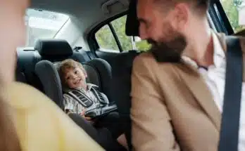 trajet en voiture avec un enfant