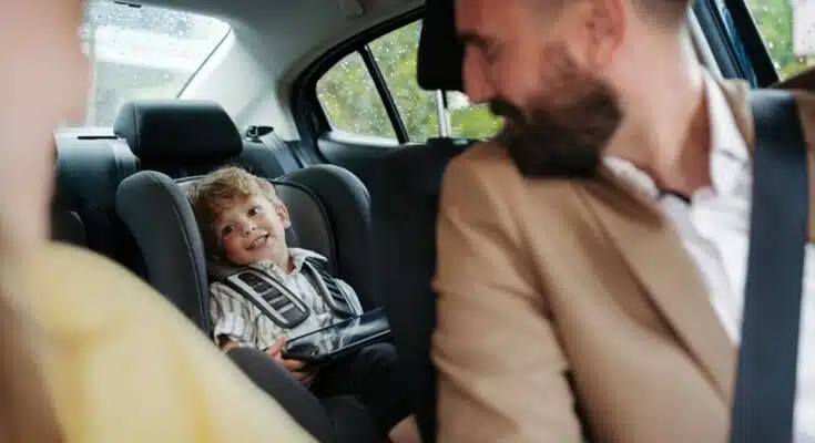 trajet en voiture avec un enfant